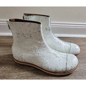 CLIFF DWELLER by CYDWOQ White Crackled Leather Boots Women's 37.5 / 7.5